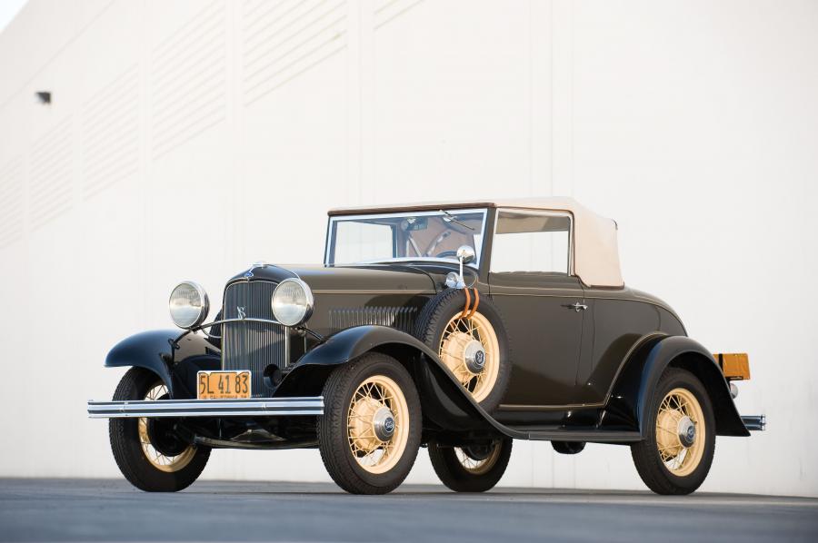  Ford V8 DeLuxe Cabriolet 1932 года  (фото 1 из 3)